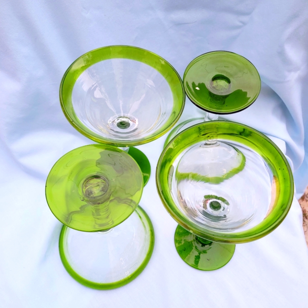 Mexican Hand Blown Martini Cocktail Set 4 Glasses Green Rim & Bas - Picture 4 of 4
